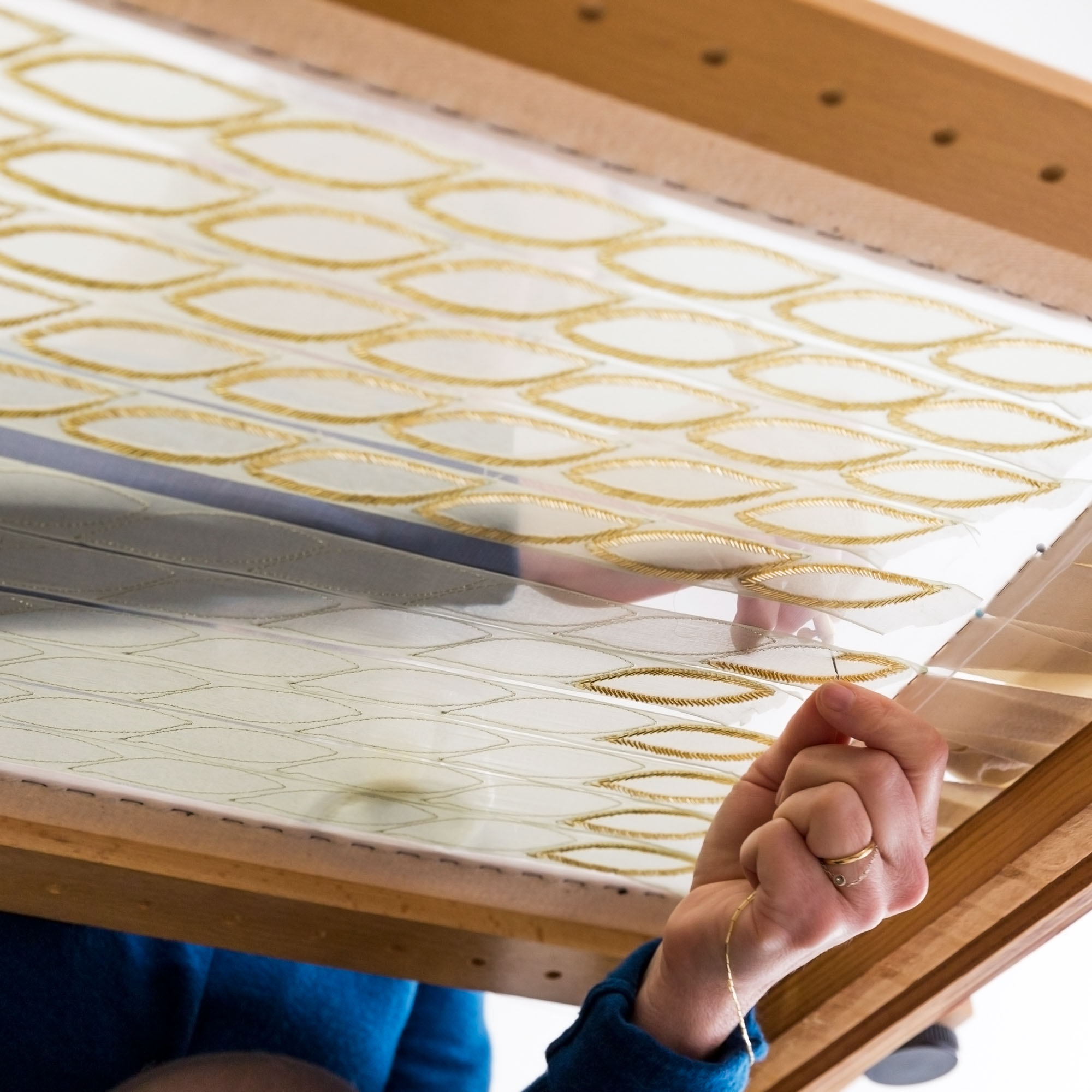 Feuilles de muguet brodées